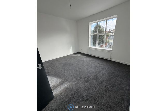 Flat    Laburnum Road, Wallasey photo 5