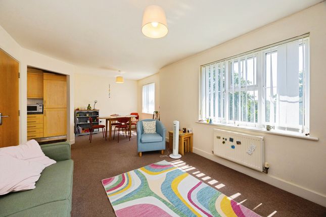 18, Saxon Court, Ashford photo 4