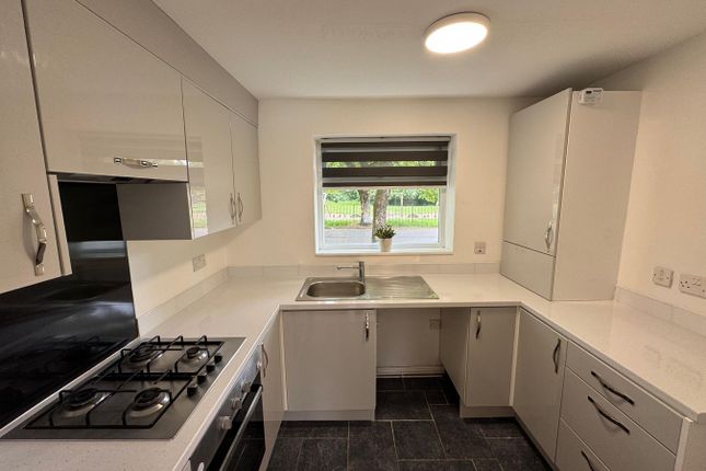 6, Stanford Close, Manchester photo 4