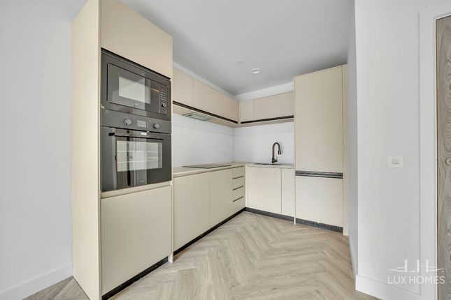 Flat 1, Meadow Heights, Romford photo 4