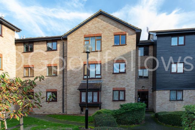 Thumbnail Flat to rent in Firs Close, Mitcham, Surrey