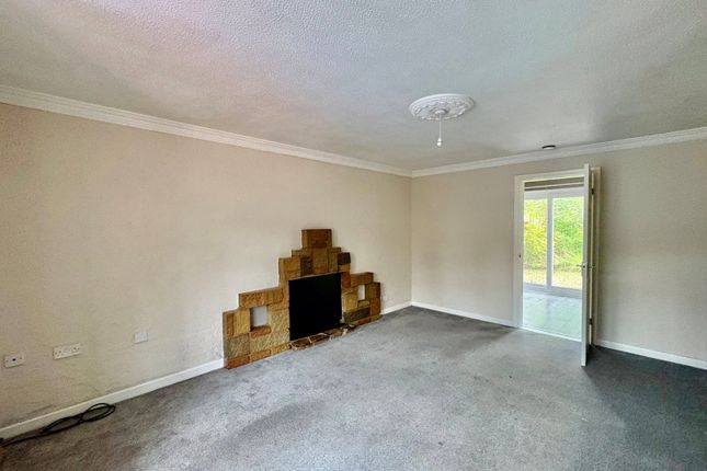 Gayfield Avenue, Brierley Hill photo 5