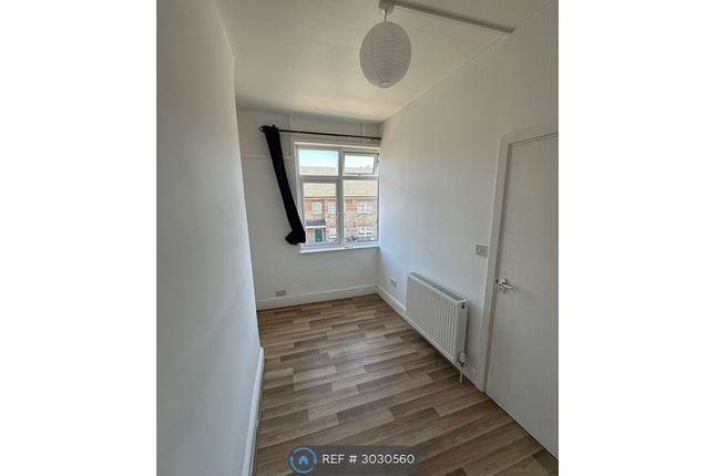 Flat, St Jamess Road, Croydon photo 4