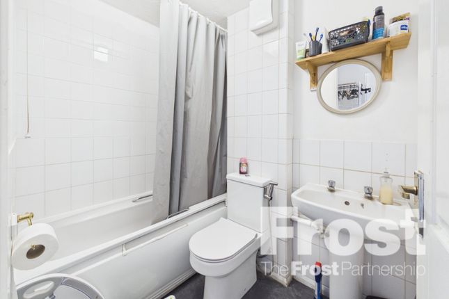 30, Bridgewater Court, Berkshire photo 5