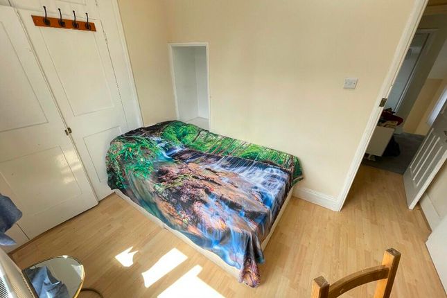 17, Malam Gardens, London photo 3