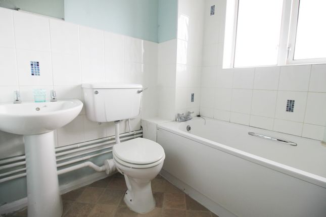 Flat for sale in Mentmore Close, High Wycombe