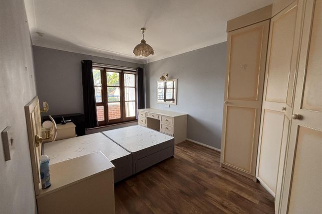 Flat 12, Kings Meade, Kings Road, Westcliff-On-Sea photo 4