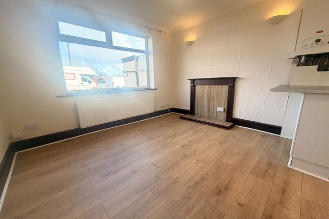 Flat 1, 94 Beach Road, Thornton-Cleveleys photo 3