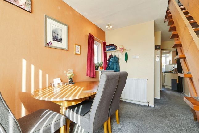 12, Banksfield Avenue, Leeds photo 2