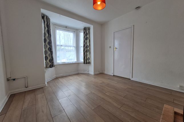 13, East Cowes photo 4