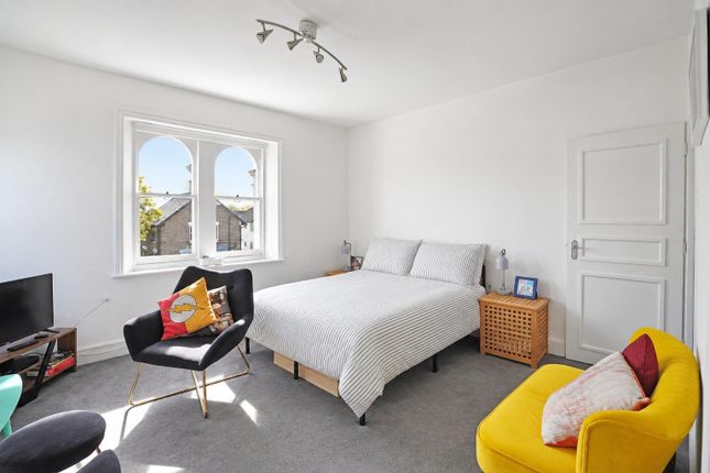 Flat 8, 16, Hamlet Road, London photo 2