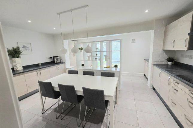 14, Voysey Avenue, Castleford photo 3