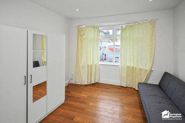 31, Selborne Gardens, London photo 2