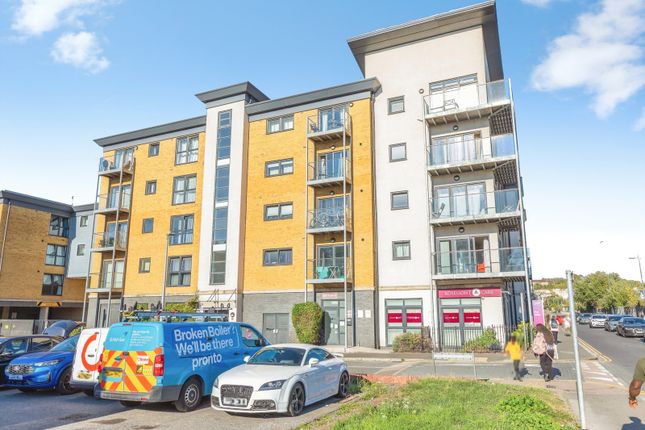 2-bed flat on Flat 12 Regent House,, Station Road, Kent, £180,000