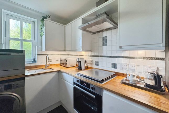 Flat 8, Millfield House,, Millfield Avenue, Isle of Wight photo 2