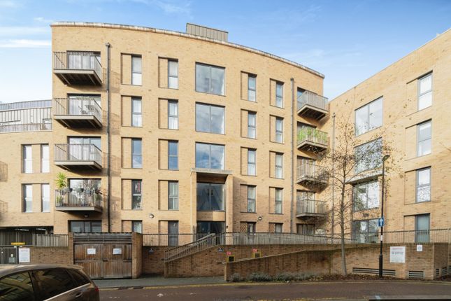 Flat for sale in 123 Connersville Way, Croydon