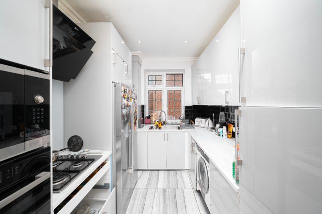 23, Moreland Court, London photo 4