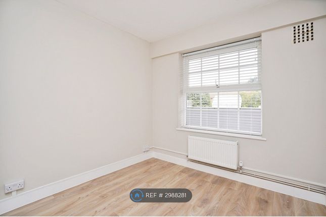 Woodhall House, Cole Green Lane, Welwyn Garden City photo 4