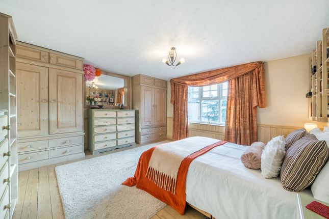 105, Crockford Park Road, Addlestone photo 3