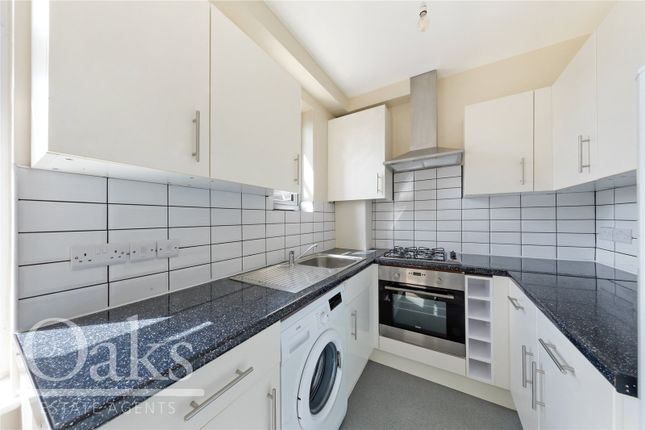 Flat to rent in Streatham High Road, London