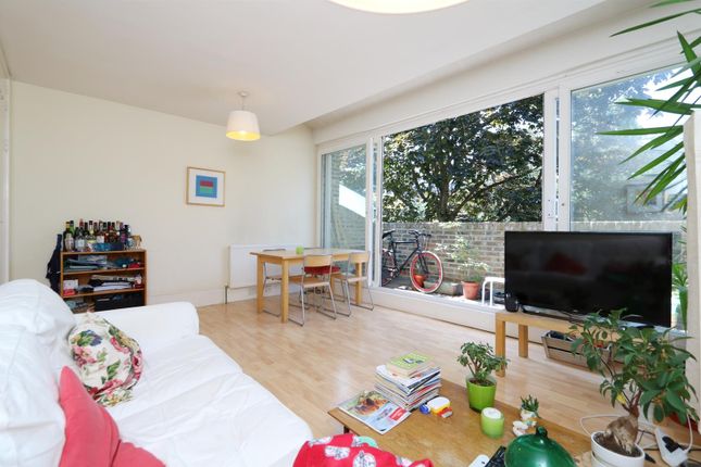 Flat for sale in Lonsdale Place, Islington, London