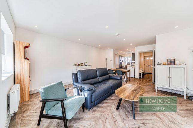 Sundew Avenue, Fleet photo 5