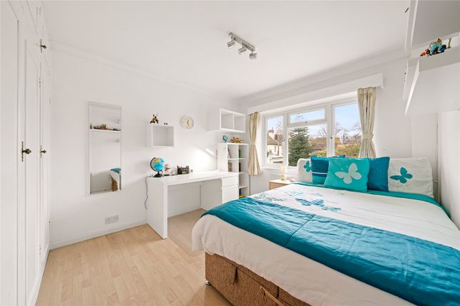 Maisonette for sale in The Broadway, Hampton Court Way, Thames Ditton, Surrey