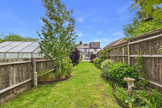 2 Upton Terrace, Aylesbury photo 3