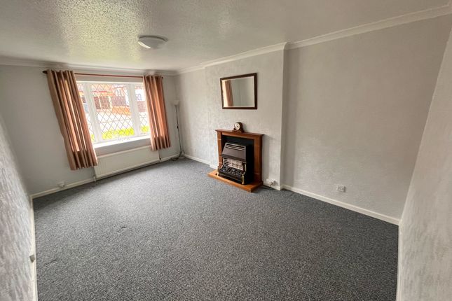 Flat to rent in Oakwell Close, Maltby, Rotherham