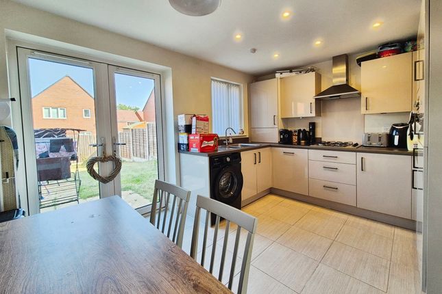 29, Paradise Way, Kidderminster photo 3
