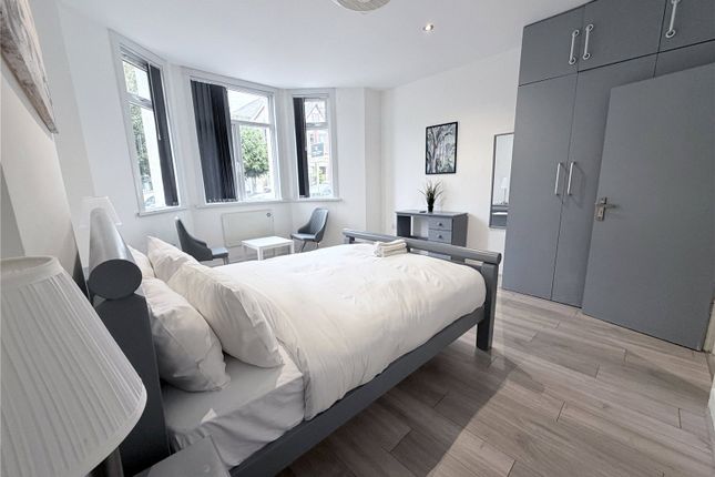 Flat 1, 4, St Pauls Road, London photo 2
