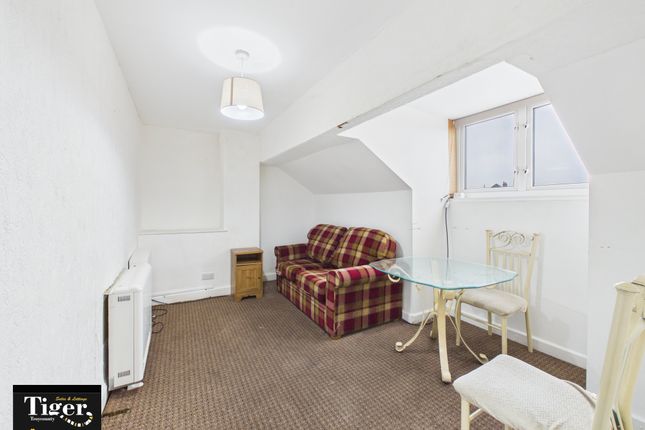 Flat 5, 373, Warbreck Drive, Blackpool photo 2
