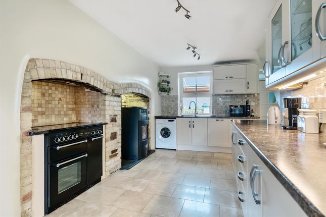 West End Villa, Fore Street, Langtree photo 4