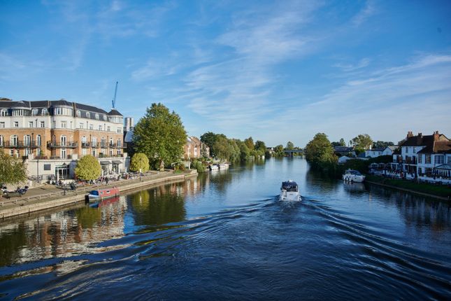 Flat for sale in Emsleigh Road, Staines-Upon-Thames