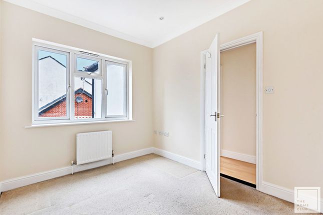 Flat to rent in Artillery Road, Guildford