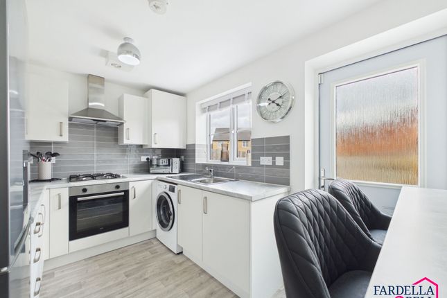 14 Wiswell Road, Burnley photo 4