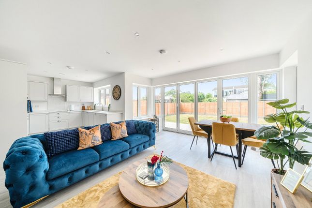 8, Willow Close, Minster on Sea photo 3