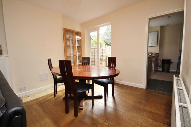 152, Walnut Tree Close, Surrey photo 5