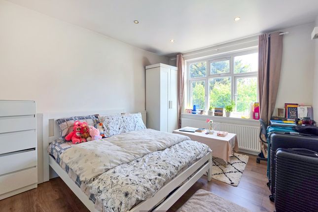 80, Ruskin Gardens, Harrow photo 3
