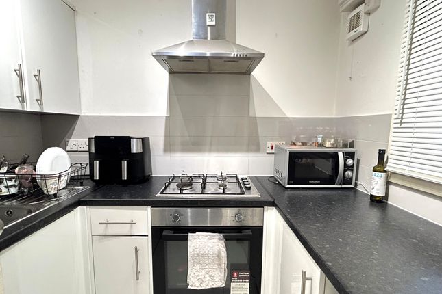 52 Stephenson Court, Osborne Street, Slough photo 5