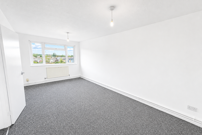 230, Falstones, Basildon photo 3
