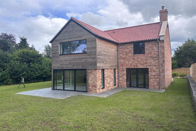 Kingsbere, Church Lane, Barwick photo 3