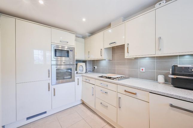 7, Anmer Close, Tadworth photo 4