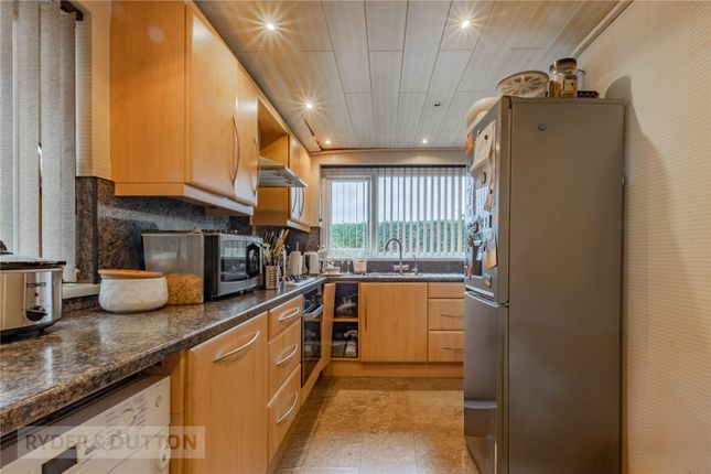 72, Crawthorne Crescent, West Yorkshire photo 4