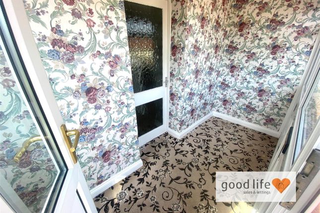 2, Larch Avenue, Whitburn photo 4