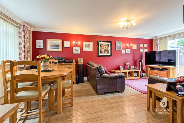 80, Bucklebury, Bracknell photo 3