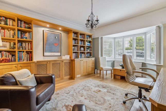 8 Baring Crescent, Beaconsfield photo 4