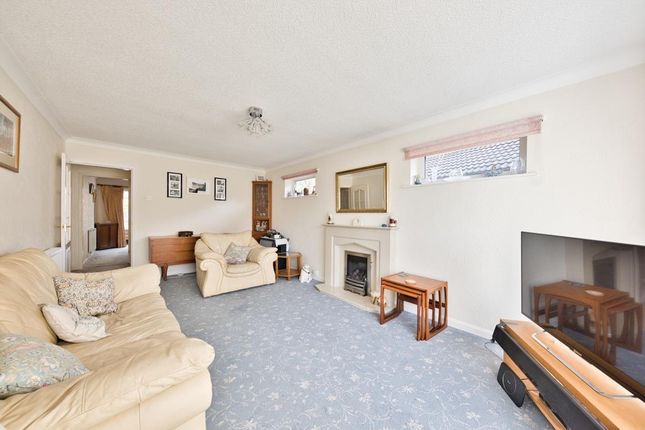 47, Springwood Gardens, Nottingham photo 4
