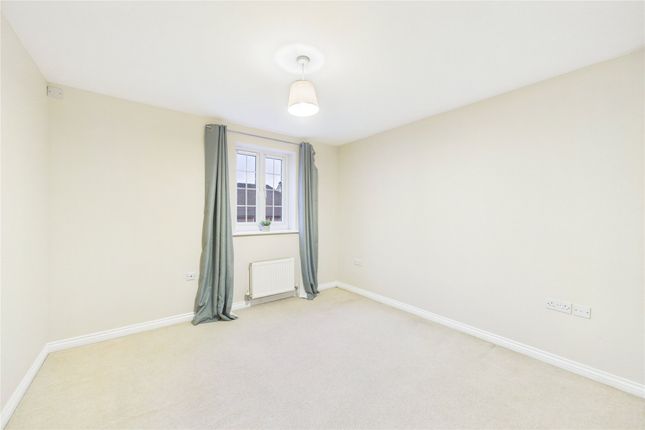11, Fox Court, Aldershot photo 4