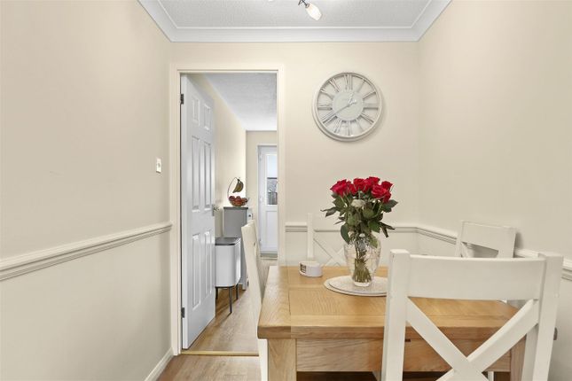 9, Hampden Close, Epping photo 3